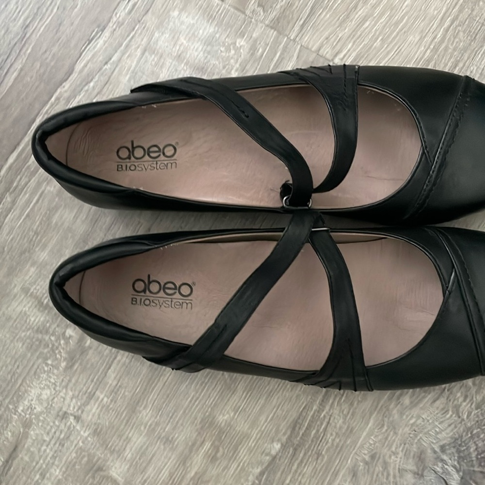 Abeo black flat 9.5 narrow all leather uppers